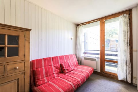 Bed, Living room, furniture