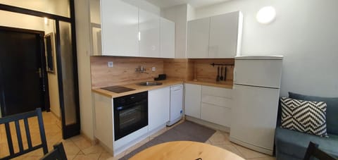 Kitchen or kitchenette, Communal kitchen