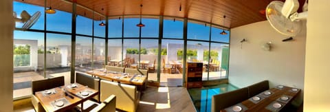 Restaurant/places to eat, Food and drinks, Breakfast, Dinner