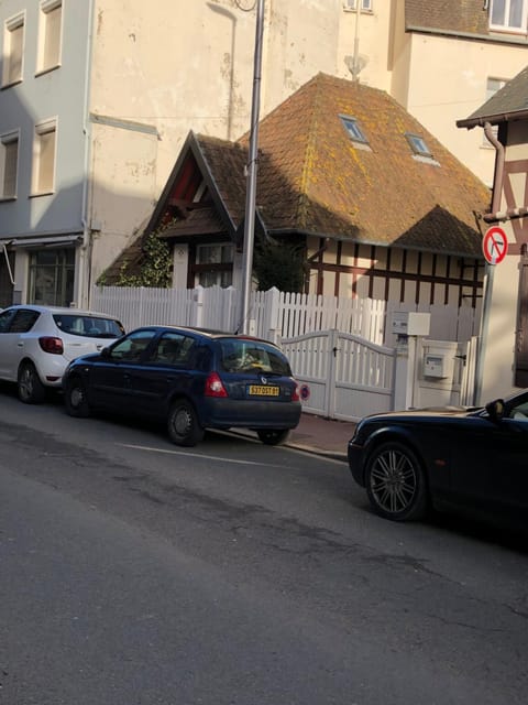 Property building, Facade/entrance, Neighbourhood