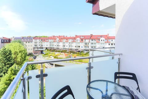 Property building, Patio, Balcony/Terrace