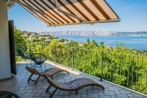 Day, Natural landscape, Balcony/Terrace, Seating area, Sea view, sunbed
