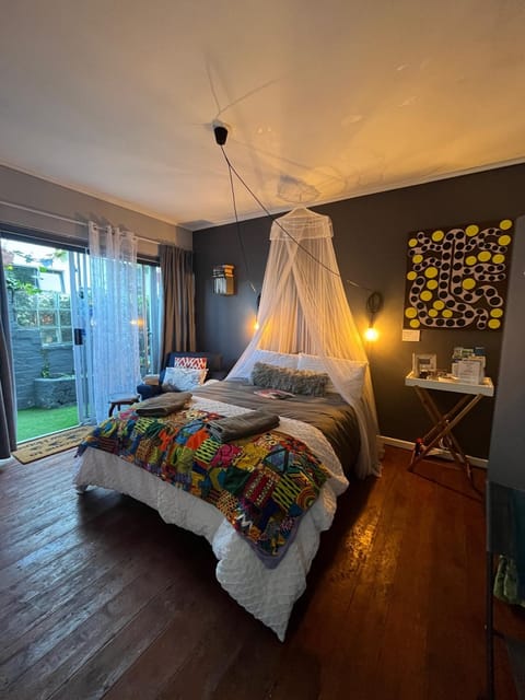 Bed, Bedroom, Garden view, Inner courtyard view