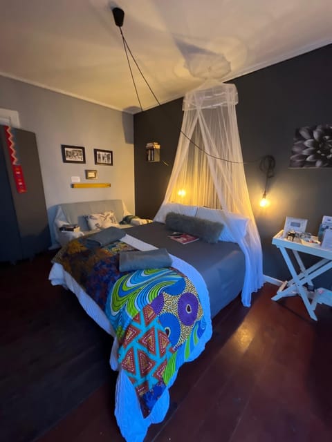 Bed, Seating area, Bedroom