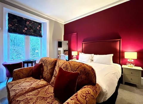 Bed, Seating area, Bedroom