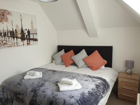 Photo of the whole room, Bedroom