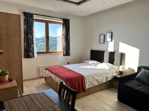 Bed, Bedroom, Mountain view