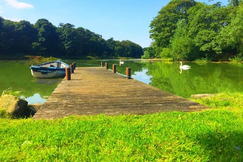 The Lodge by the Lake, Dunbar Chalet in Scotland