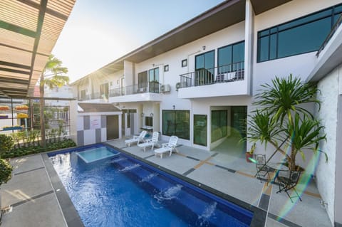 Swimming pool, Swimming pool