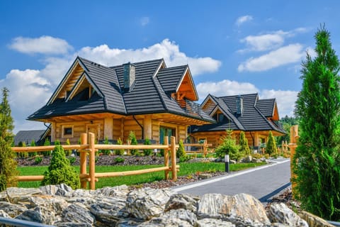 Property building, Day, Natural landscape, Garden, Garden view