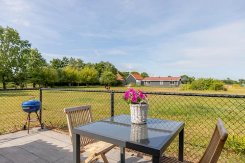 Welcome in - Vakantiewoning Jikkemien met terras, vrij uitzicht en huisdiervriendelijk Apartment in Koudekerke