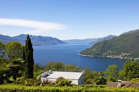 City view, Lake view, Landmark view, Mountain view