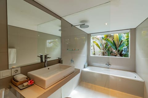 Bathroom, Bath, towels