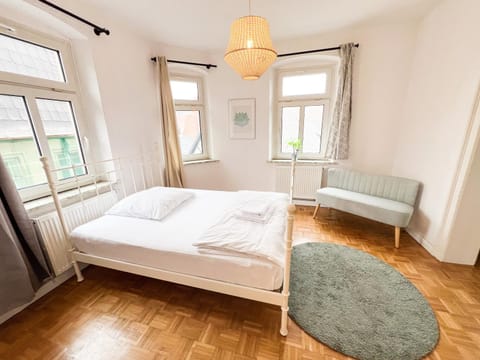 Bed, Photo of the whole room, Seating area, Bedroom