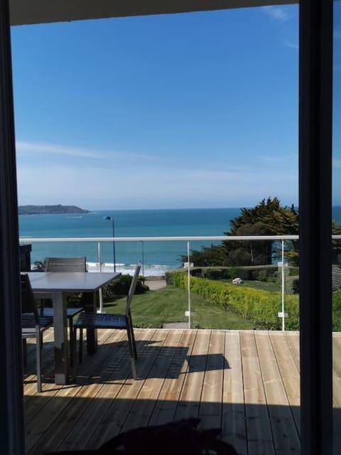 TY KERLUZ - Vue Mer et Plage à 80m House in Locquirec