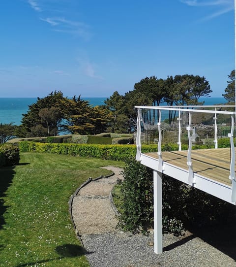 TY KERLUZ - Vue Mer et Plage à 80m House in Locquirec