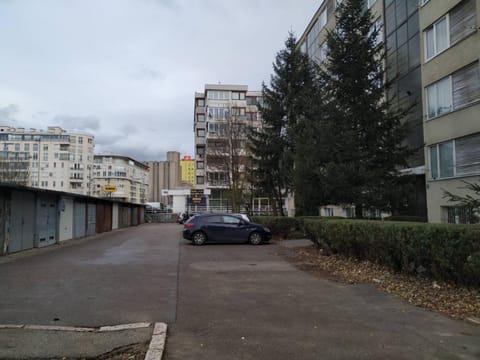 Property building, Neighbourhood, Street view, Parking
