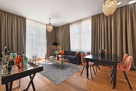 Living room, Dining area, Diving