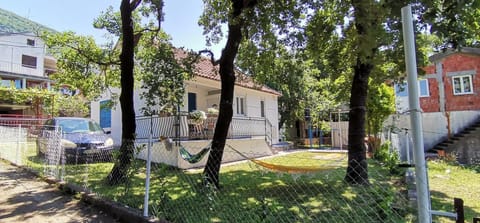 Property building, Spring, Garden, Parking