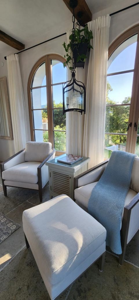 View (from property/room), Living room, Seating area