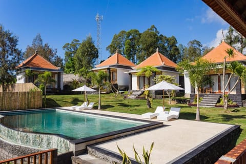 Property building, Natural landscape, Garden, Garden view, Pool view, Swimming pool, Swimming pool, sunbed