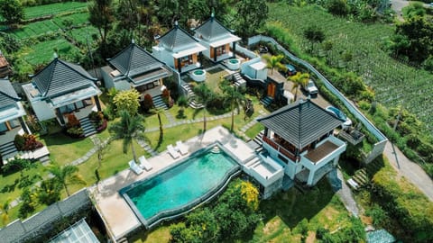 Property building, Day, Neighbourhood, Natural landscape, Bird's eye view, Garden, Garden view, Pool view, Street view, Swimming pool