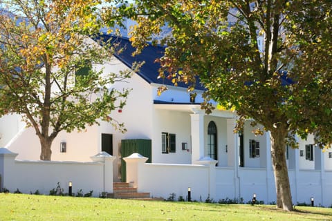 Property building, Facade/entrance, Garden
