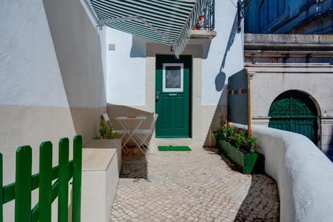 Patio, Facade/entrance, Balcony/Terrace