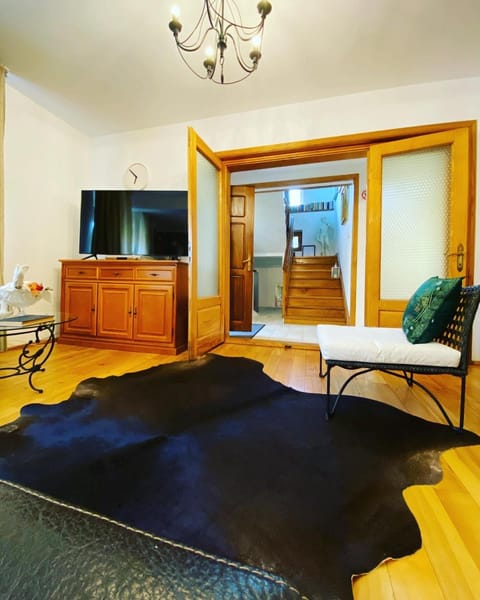 Living room, Photo of the whole room