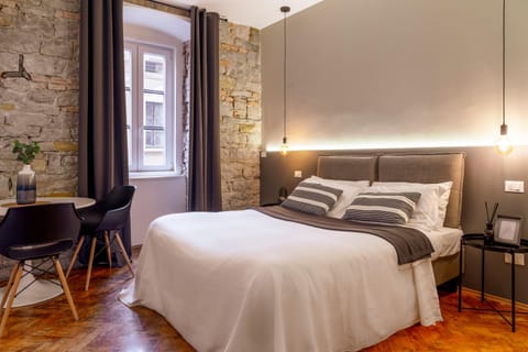 Property building, Nearby landmark, Bed, Photo of the whole room, Bedroom