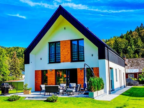 Property building, Patio, Facade/entrance, Spring, Day, Natural landscape, Summer, View (from property/room), Balcony/Terrace, Garden view, Mountain view, Area and facilities, Area and facilities