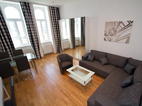 Living room, Photo of the whole room, Decorative detail