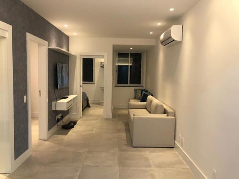 Novíssimo 2 quartos na quadra da praia Apartment in Rio de Janeiro
