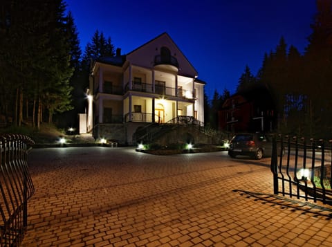 Property building, Facade/entrance, Facade/entrance, Bird's eye view, Winter, Other, Time of day
