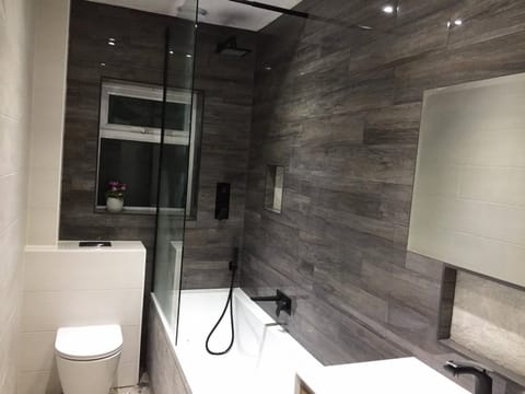 Shower, Toilet, Hot Tub, Bathroom