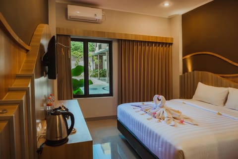 Bedroom, Garden view, Pool view