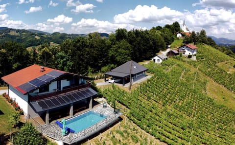 Bird's eye view, Pool view