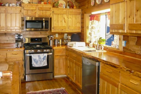 Cozy Immaculate Cabin - Peaceful Retreat! Cabin in Idaho