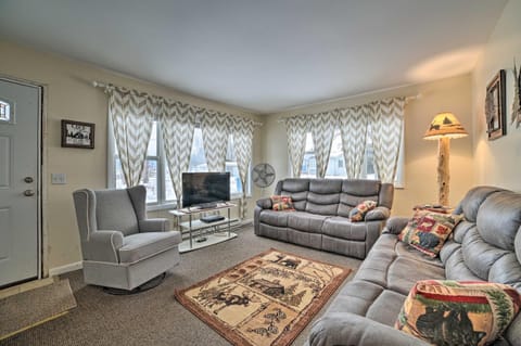 Cozy Houghton Lake Heights Cottage with Private Yard House in Houghton Lake