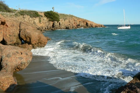 Neighbourhood, Natural landscape, Beach