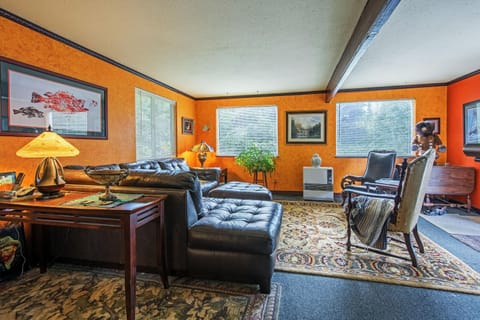 Secluded Seward Home Patio, 2 Mi to Kenai Fjords! House in Seward