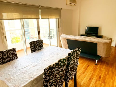 TV and multimedia, Seating area, Dining area, air conditioner