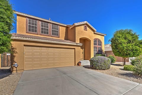 Inviting Surprise Home with Private Pool Near Golf! House in El Mirage