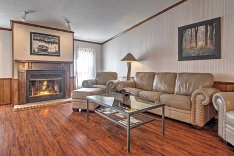 Captivating Cadiz Hideaway with Deck on Lake Barkley House in Lake Barkley