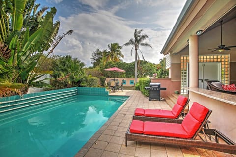Walk to Private Beach Poolside Oasis in Pompano House in Pompano Beach