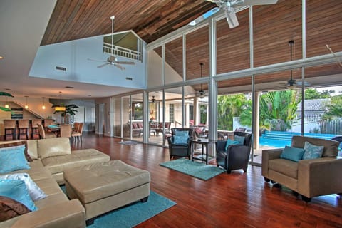 Walk to Private Beach Poolside Oasis in Pompano House in Pompano Beach
