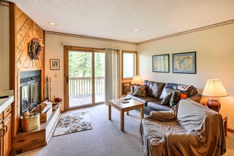 Condo on First Green with Deck at Schuss Mountain! Apartment in Michigan