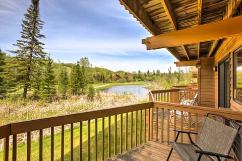 Condo on First Green with Deck at Schuss Mountain! Apartment in Michigan