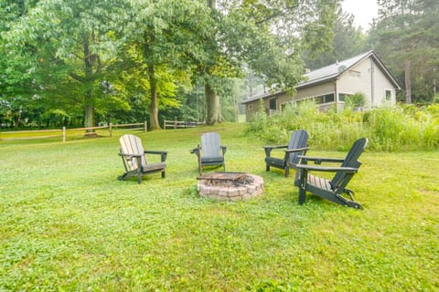 Custom-Built Lakefront Cottage with Spacious Yard! House in Lake Erie