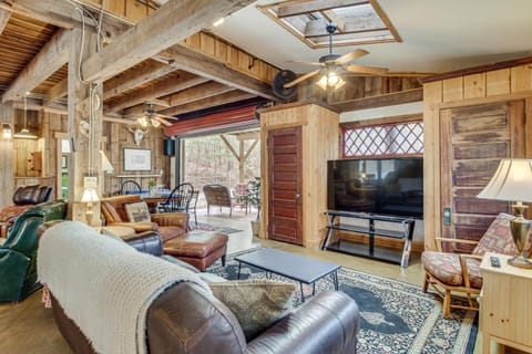 Jasper 7 Timbers Cabin on 10 Acres with a Creek! Cabin in Georgia